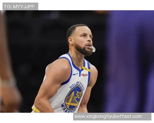 小佩顿分享比赛策略:传球给库里并为他设置挡拆的有效战术 小佩顿分享比赛策略:传球给库里并为他设置挡拆的有效战术