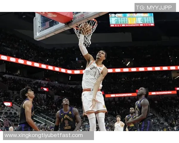 文班亚马高效砍下31分13板却因疑似受伤提前退赛但愿无碍 文班亚马高效砍下31分13板却因疑似受伤提前退赛但愿无碍