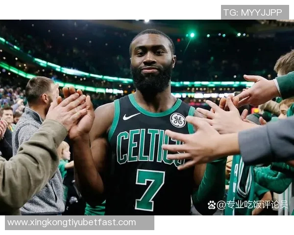 阿里纳斯:文班若能场均27分12篮板并夺DPOY将有望争夺MVP荣誉